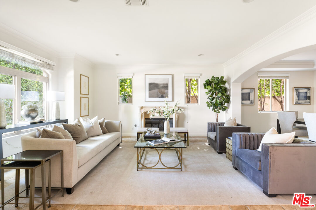 16659 Addison Street Encino, CA 91436 - Photo 5 of 37