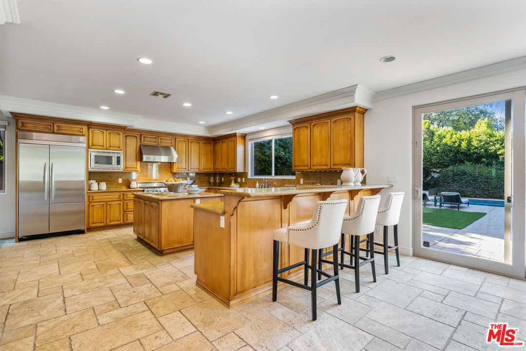 16659 Addison Street Encino, CA 91436 - Photo 8 of 37