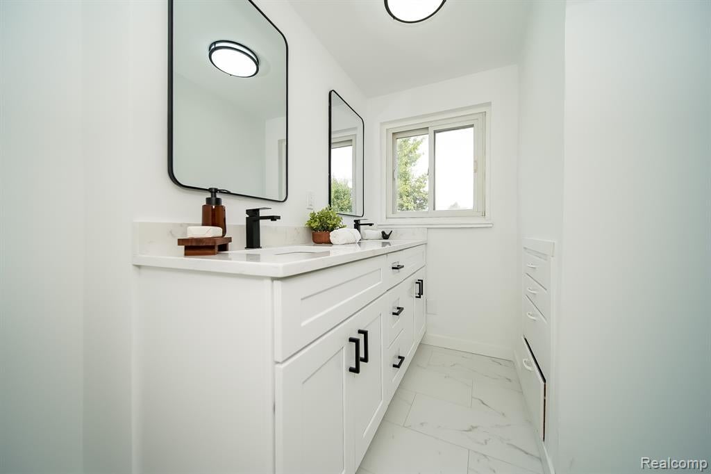 260 Cherokee Road Pontiac, MI 48341 - Photo 64 of 98 Gallery Image 64