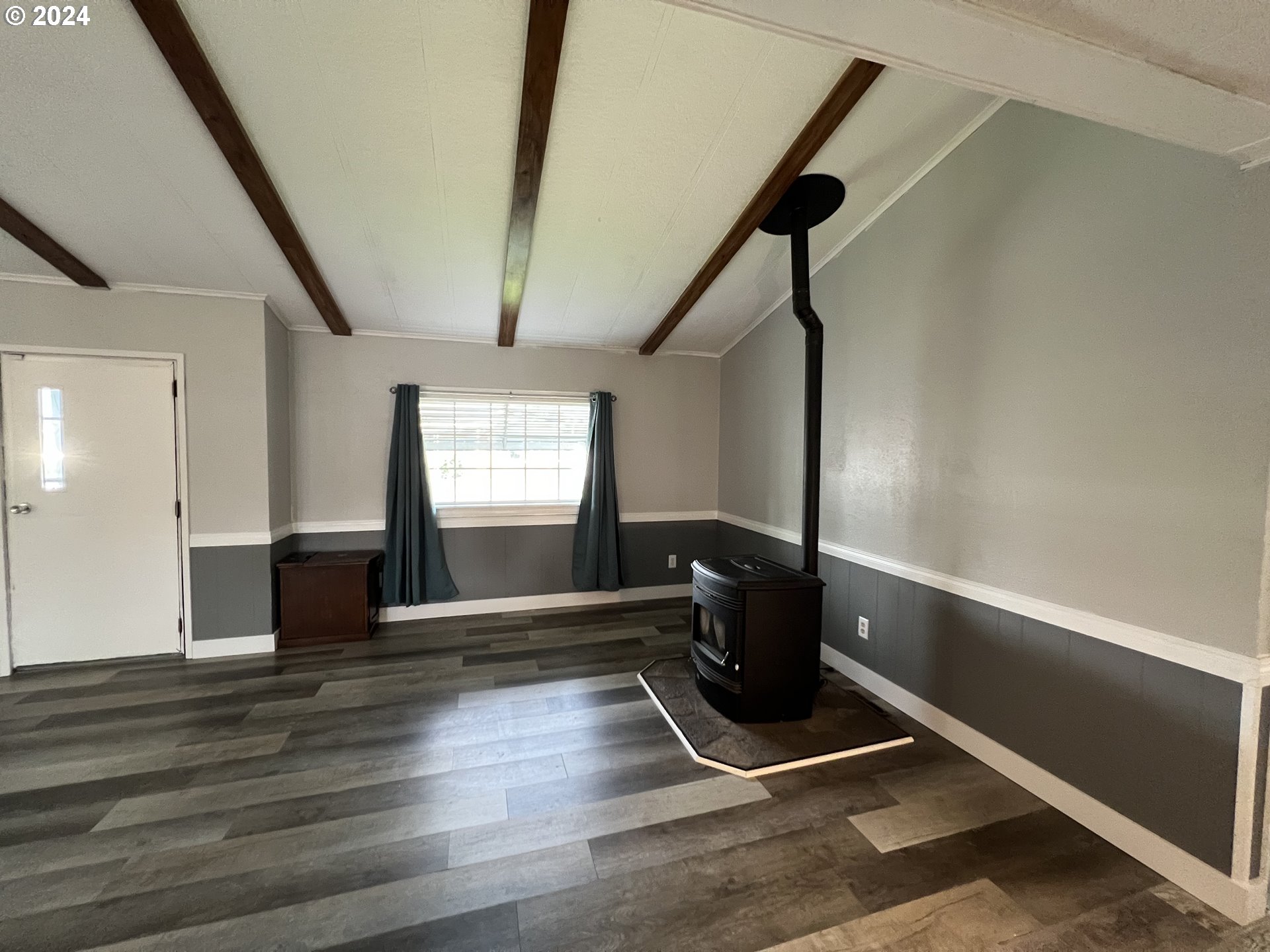 5256 Daisy Street Springfield, OR 97478 - Photo 5 of 28