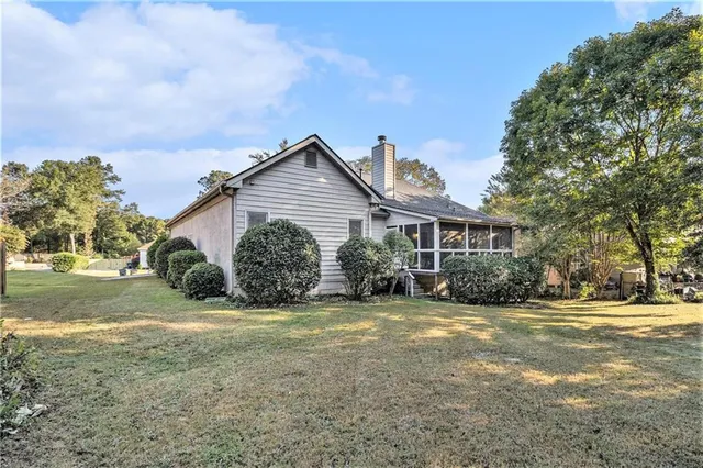a view of a house with a yard
