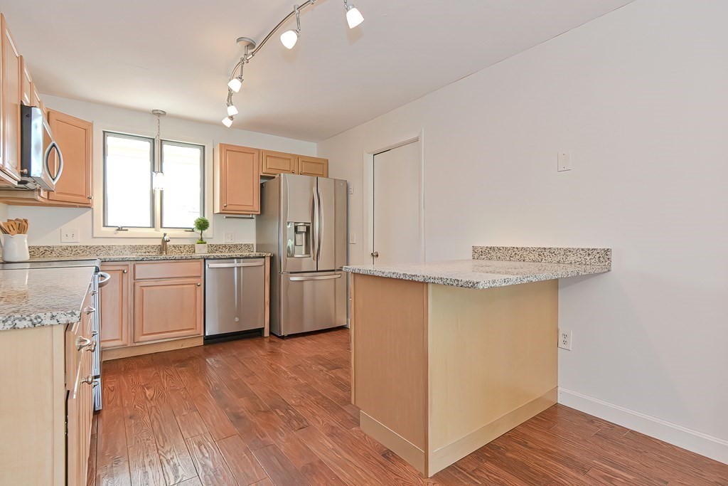 7 Appleton Common, Unit 7 Franklin, MA 02038 - Photo 8 of 42 Gallery Image 8