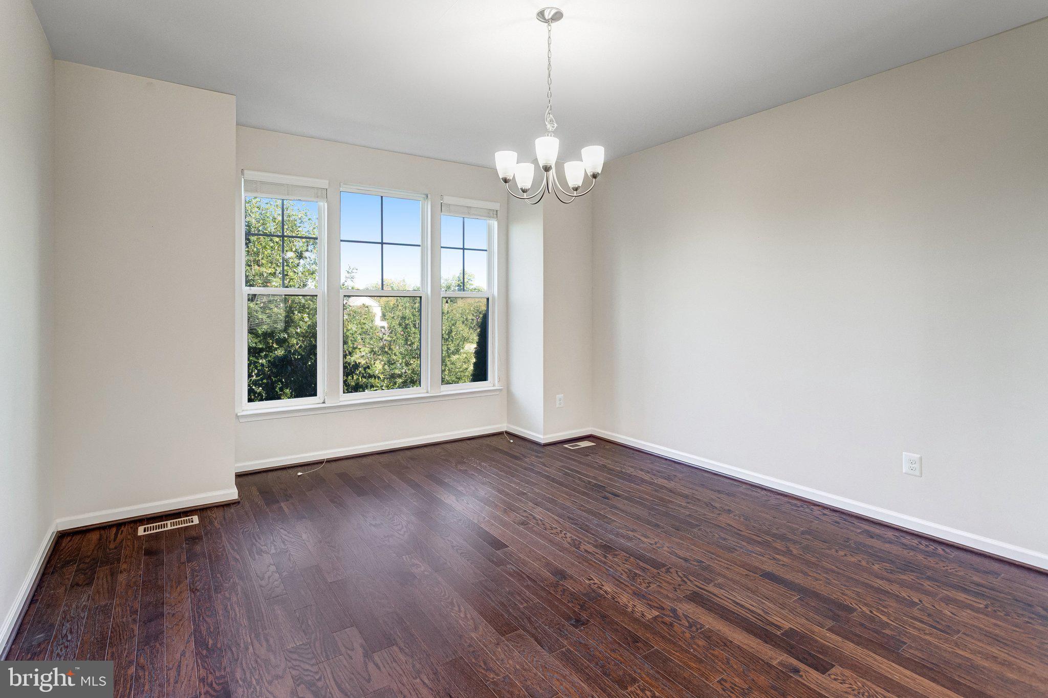 8940 Dahlgren Ridge Road Manassas, VA 20111 - Photo 9 of 36 Gallery Image 9
