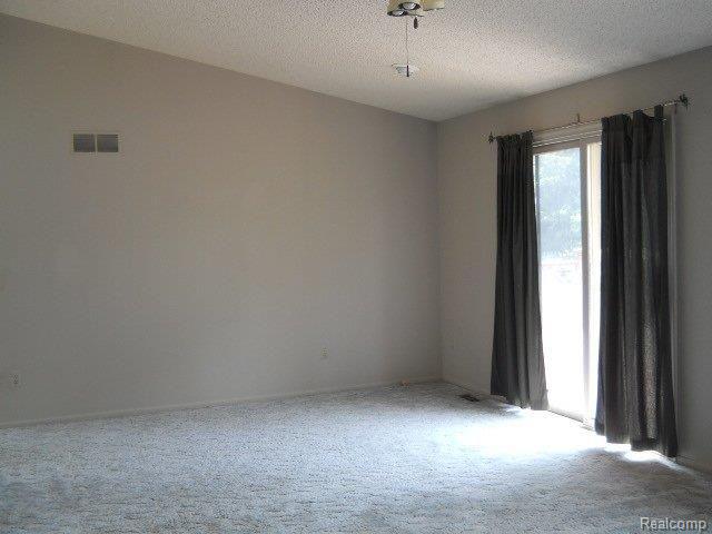 1959 Grace Avenue Rochester, MI 48309 - Photo 5 of 17 DSCN9059.JPG