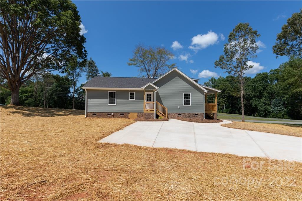 6184 Hopewell Road Hickory Grove, SC 29717 - Photo 9 of 30 a front view of a house with a yard and garage