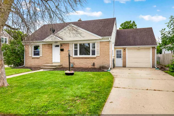 $264,900 | 1029 Langlade Avenue, Green Bay, WI 54304