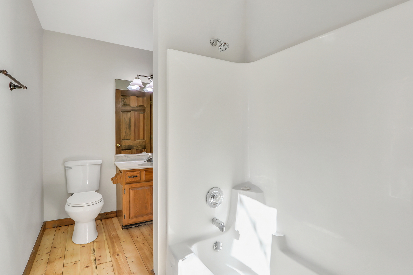 334 Concord Square Gurnee, IL 60031 - Photo 11 of 32 a bathroom with a sink and a toilet