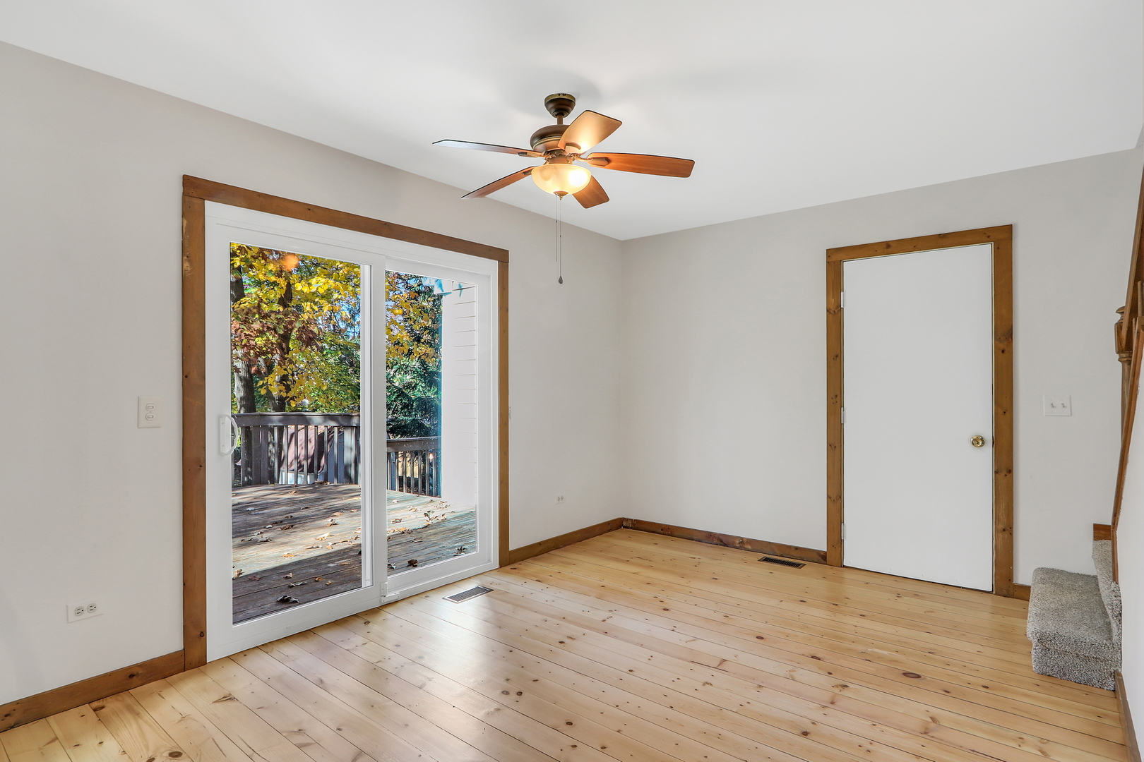 334 Concord Square Gurnee, IL 60031 - Photo 13 of 32 a view of livingroom with wooden floor