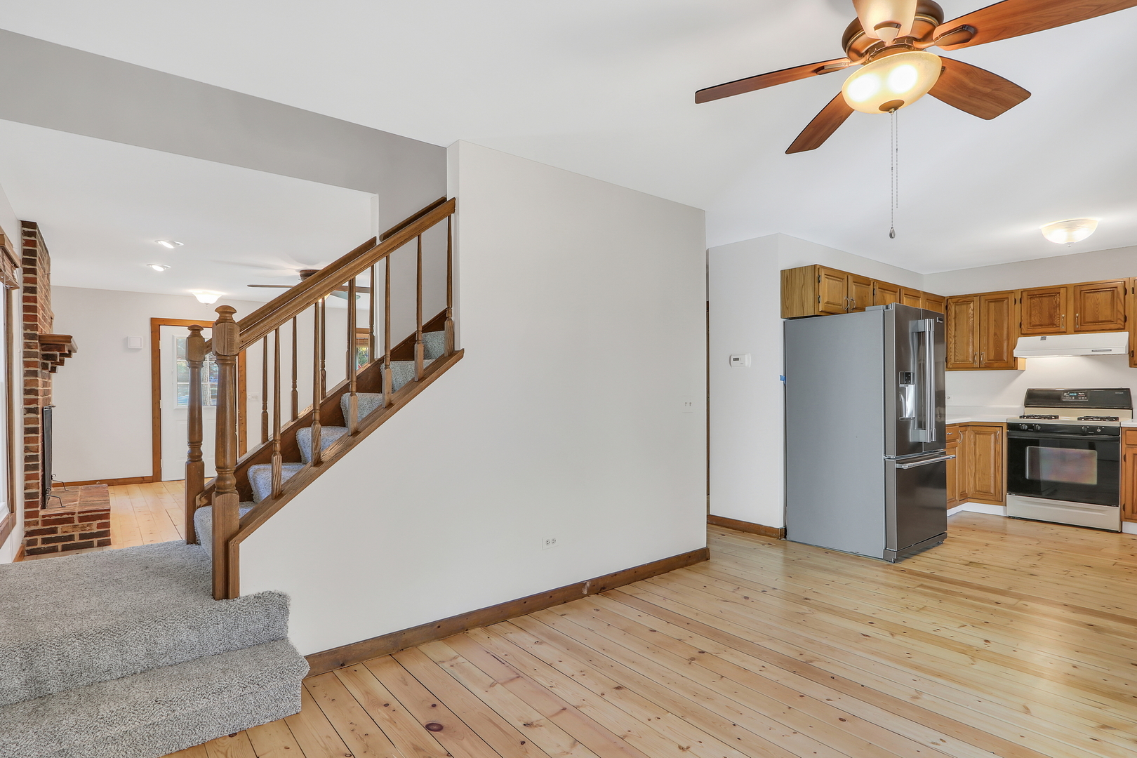 334 Concord Square Gurnee, IL 60031 - Photo 14 of 32 a view of entryway and hall with wooden floor