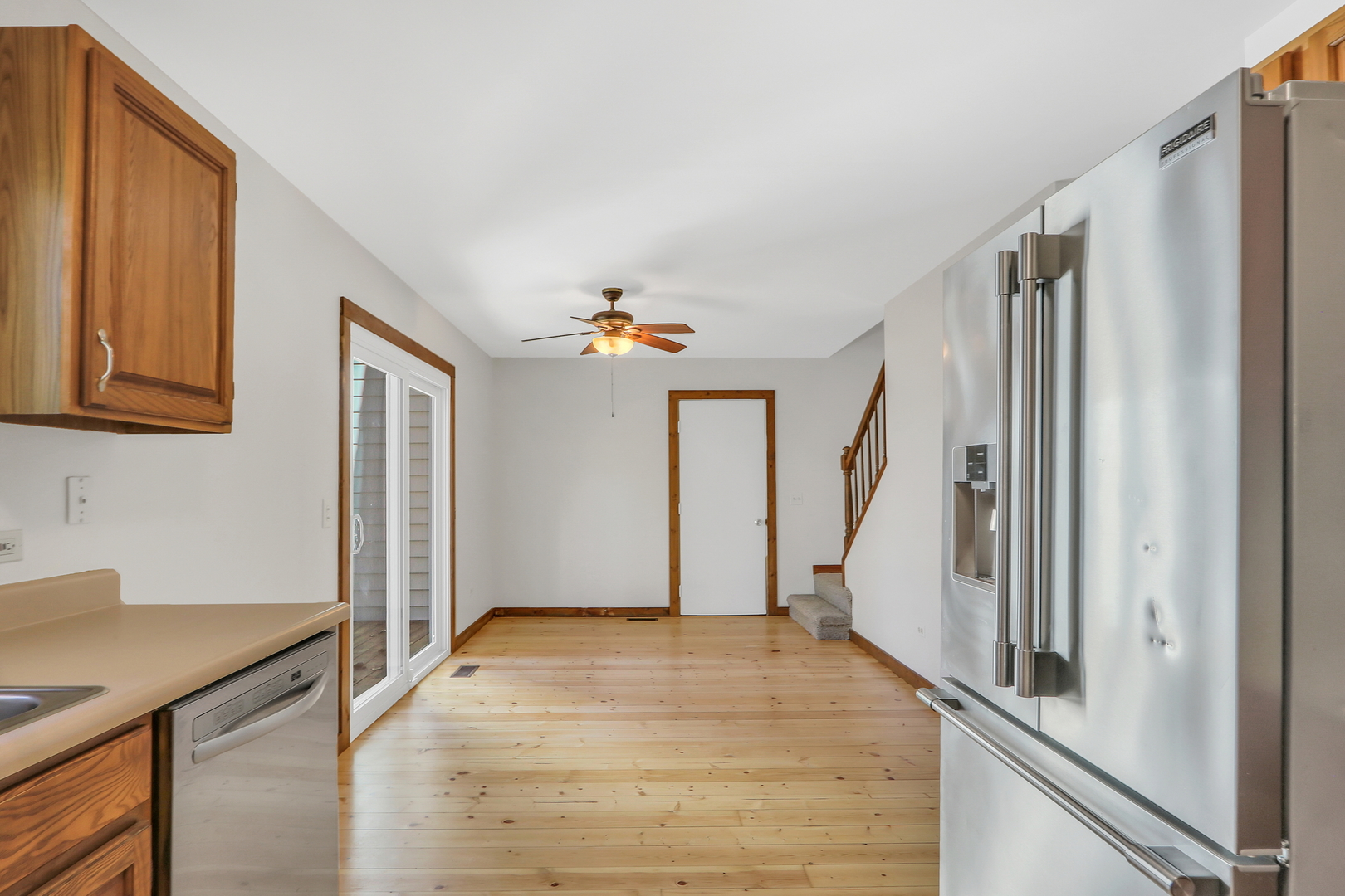 334 Concord Square Gurnee, IL 60031 - Photo 18 of 32 a view of a hallway with wooden floor and staircase