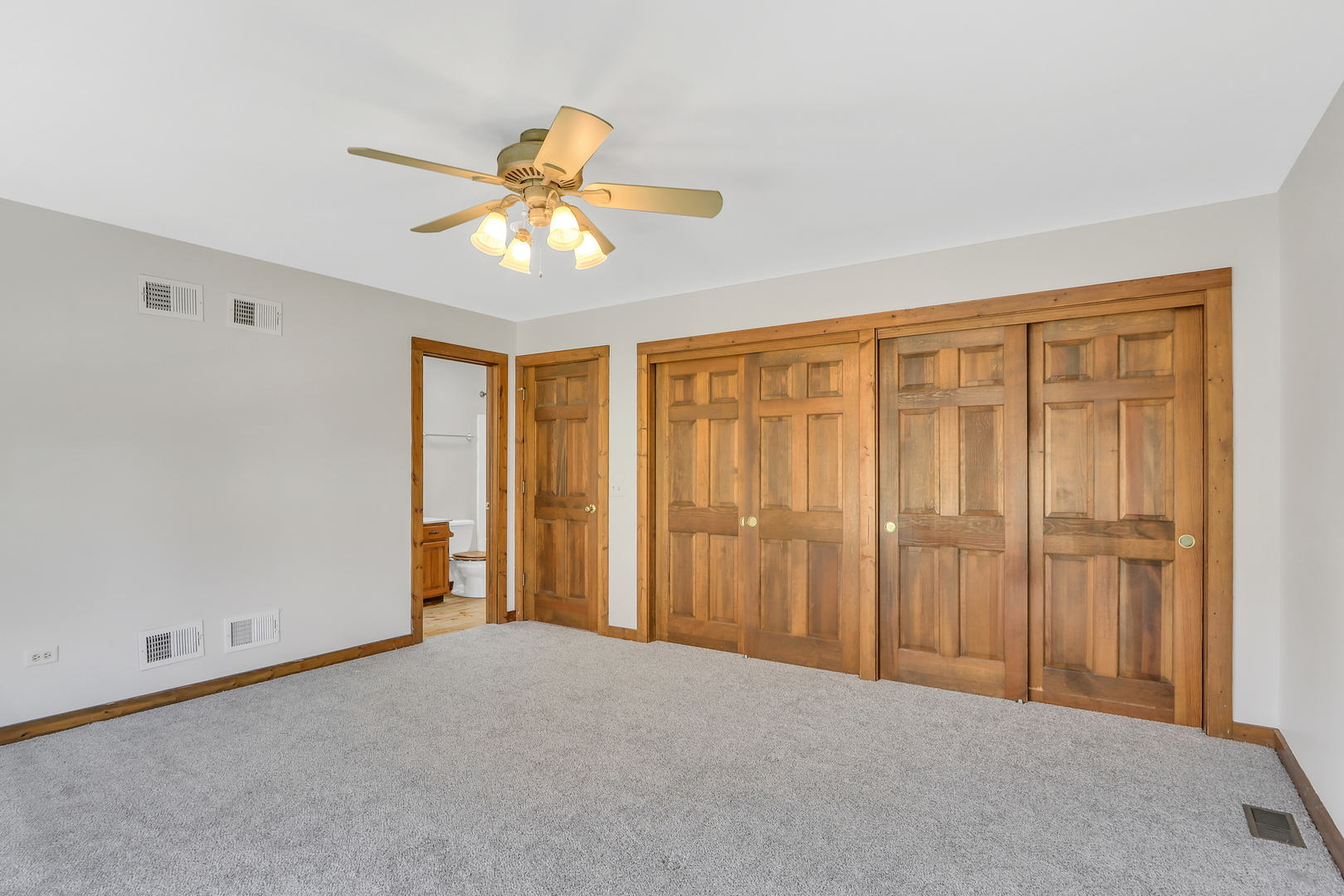 334 Concord Square Gurnee, IL 60031 - Photo 20 of 32 a view of an empty room with a window