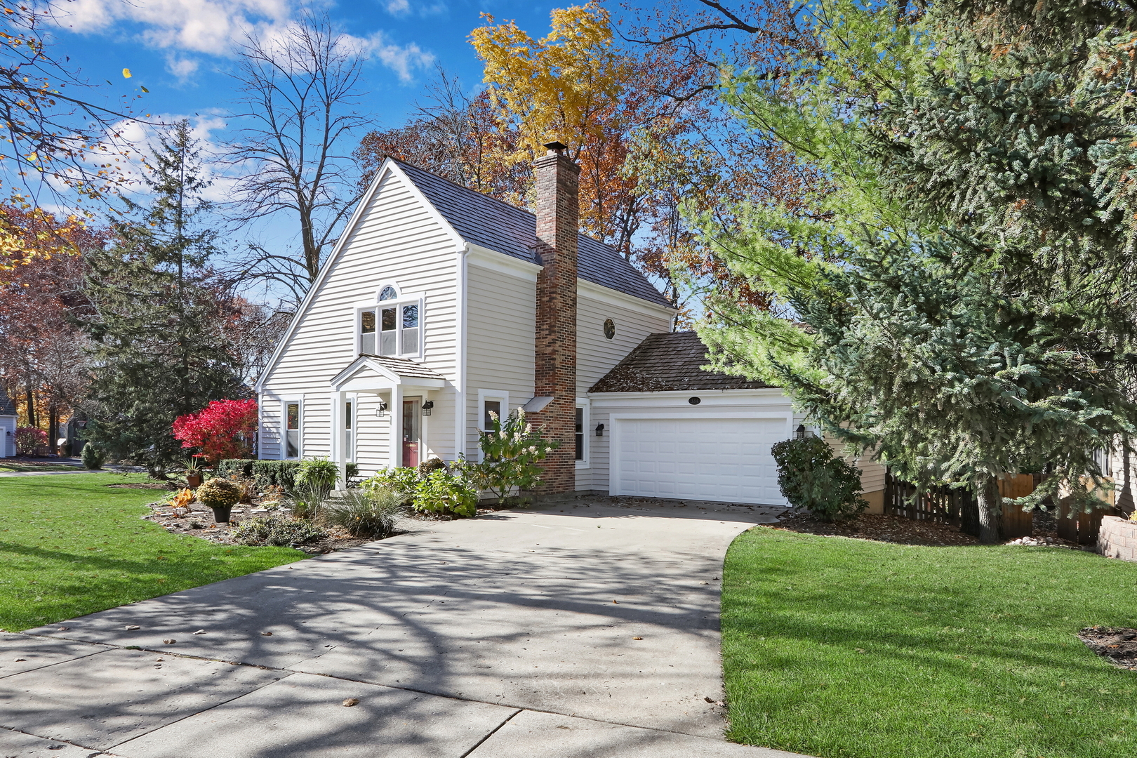 334 Concord Square Gurnee, IL 60031 - Photo 2 of 32 a front view of a house with a garden and trees