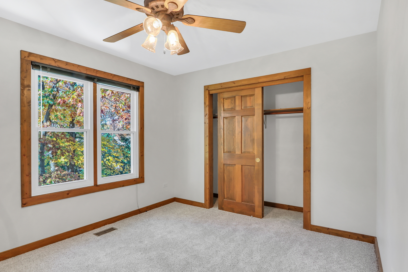 334 Concord Square Gurnee, IL 60031 - Photo 22 of 32 an empty room with windows and fan