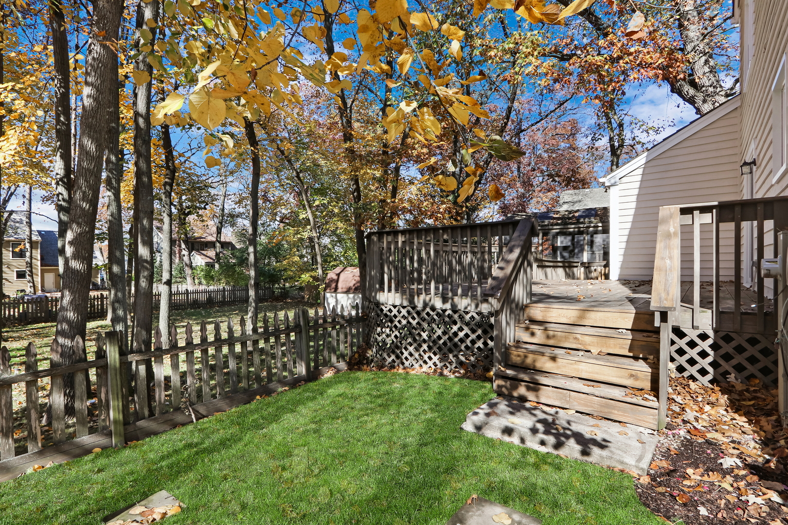 334 Concord Square Gurnee, IL 60031 - Photo 25 of 32 a view of a house with a yard