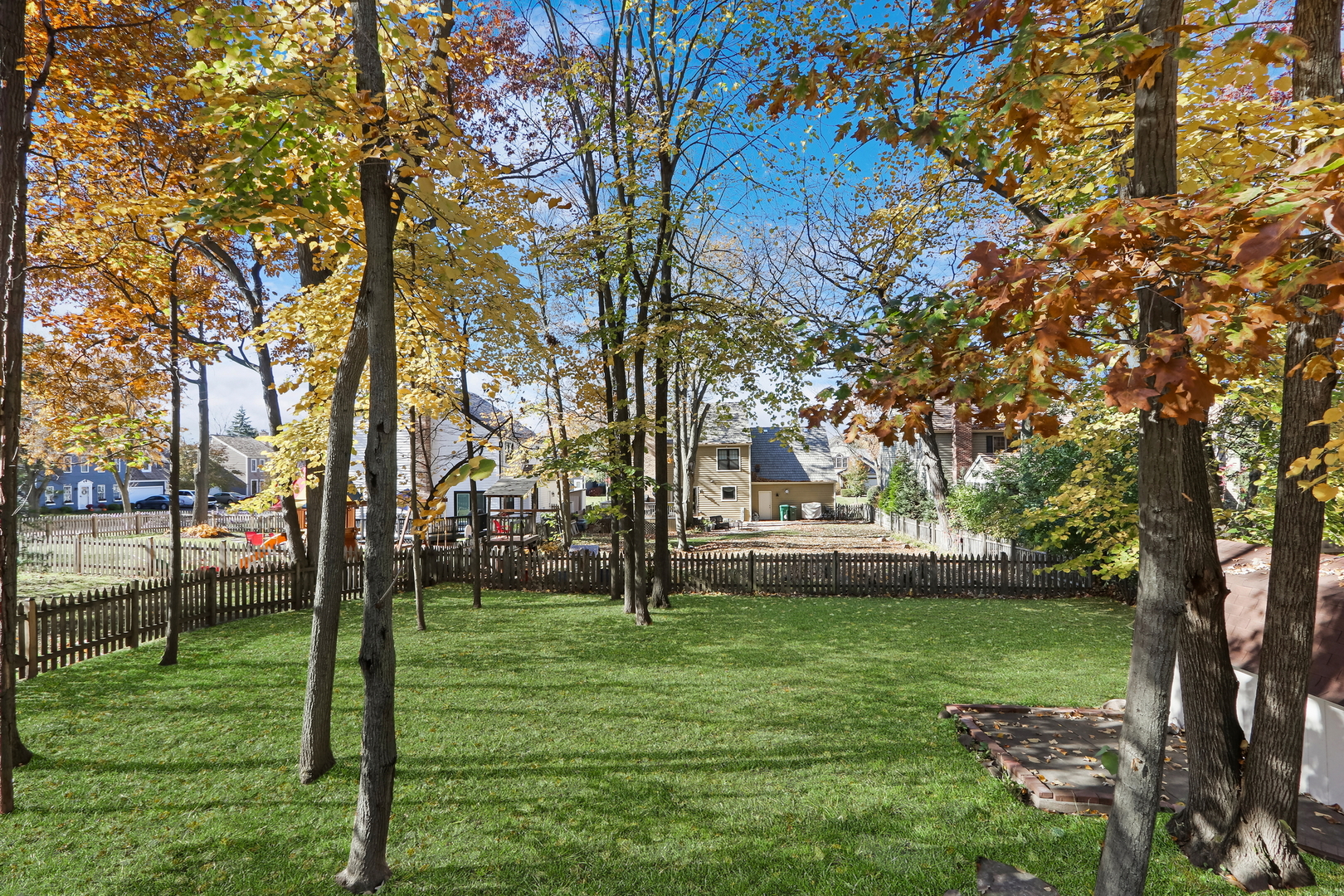 334 Concord Square Gurnee, IL 60031 - Photo 29 of 32 a view of a park with large trees