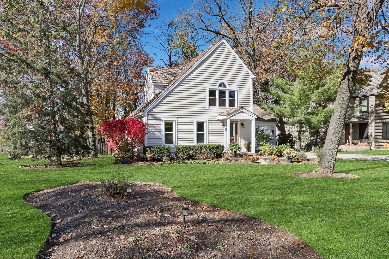 334 Concord Square Gurnee, IL 60031 - Photo 32 of 32 a view of a white house with a yard table and chairs