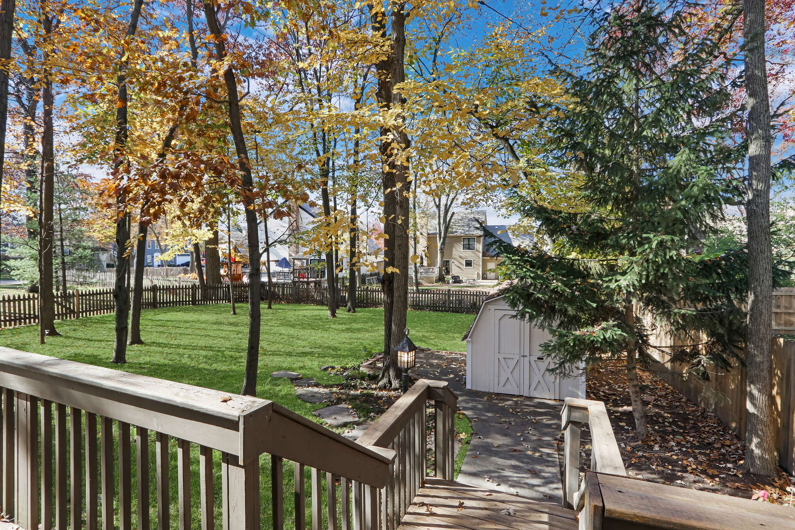334 Concord Square Gurnee, IL 60031 - Photo 4 of 32 a view of a deck with a trees