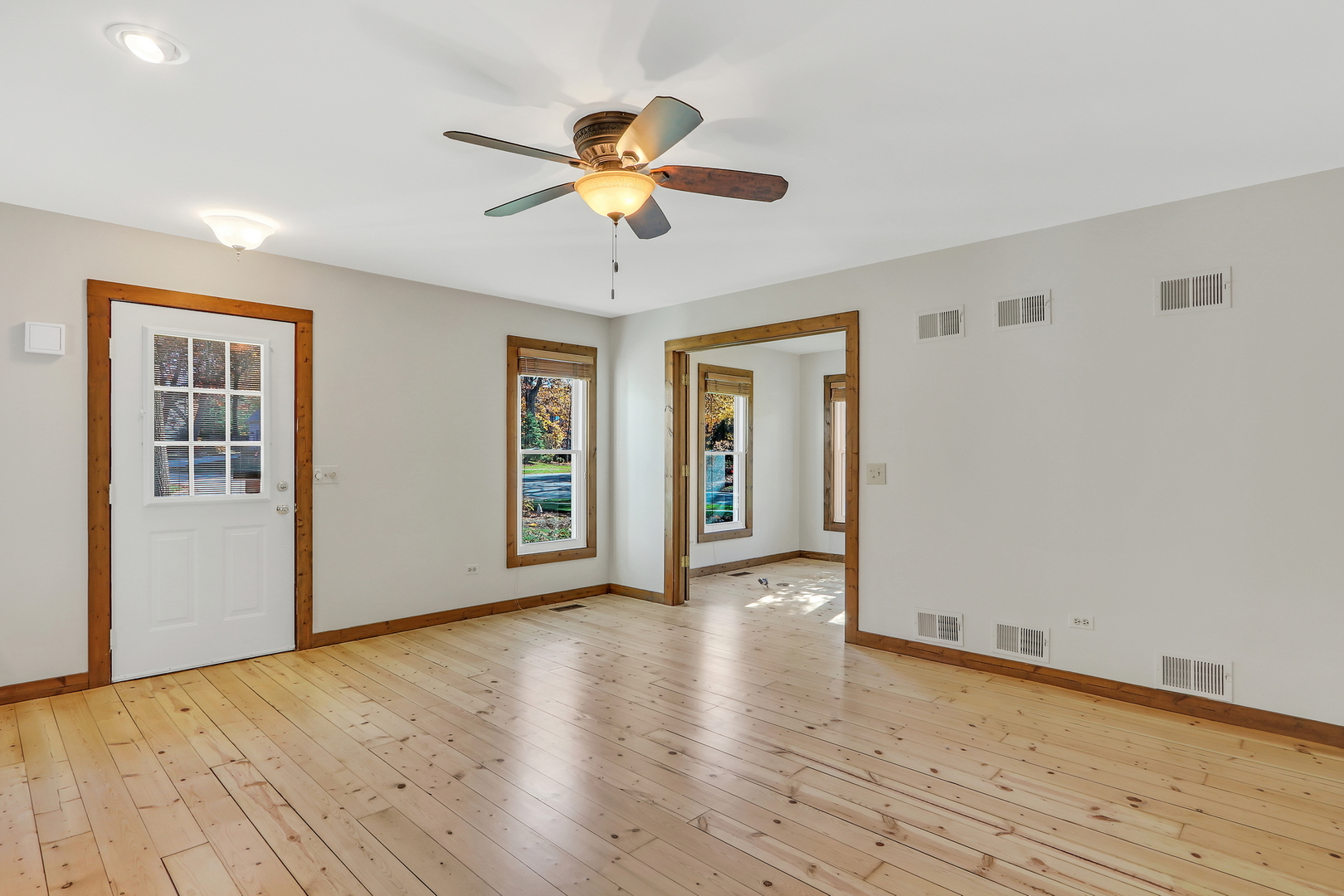 334 Concord Square Gurnee, IL 60031 - Photo 8 of 32 a view of an empty room with wooden floor and a ceiling fan
