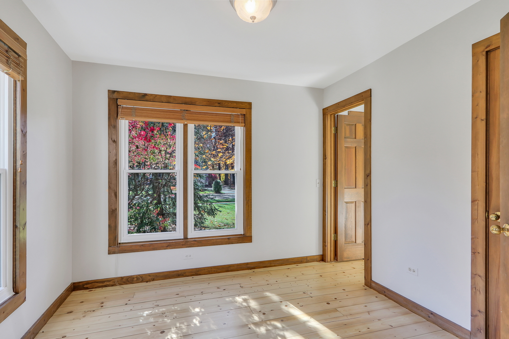 334 Concord Square Gurnee, IL 60031 - Photo 9 of 32 a view of an empty room with window and closet area