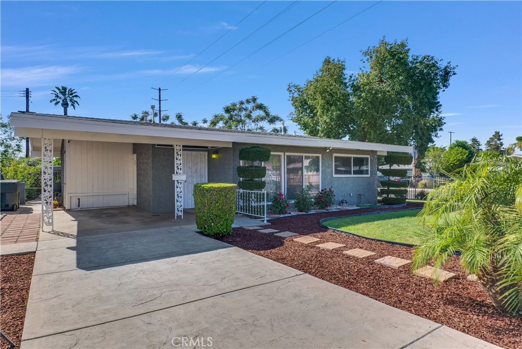 4209 Michael Street Riverside, CA 92507 - Photo 3 of 31 Driveway