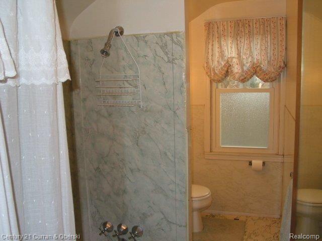 3850 Merrick Street Dearborn, MI 48124 - Photo 21 of 25 Merrick - 3850 bathroom1a.JPG