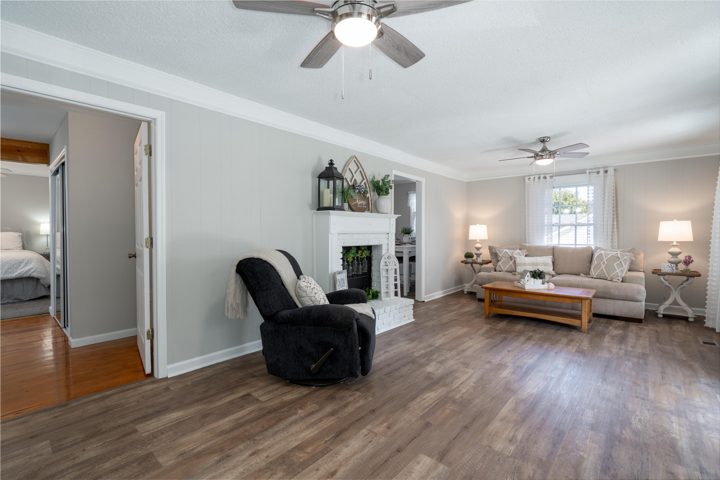 5333 Greenbriar Road Chattanooga, TN 37412 - Photo 3 of 33 Living Room 1