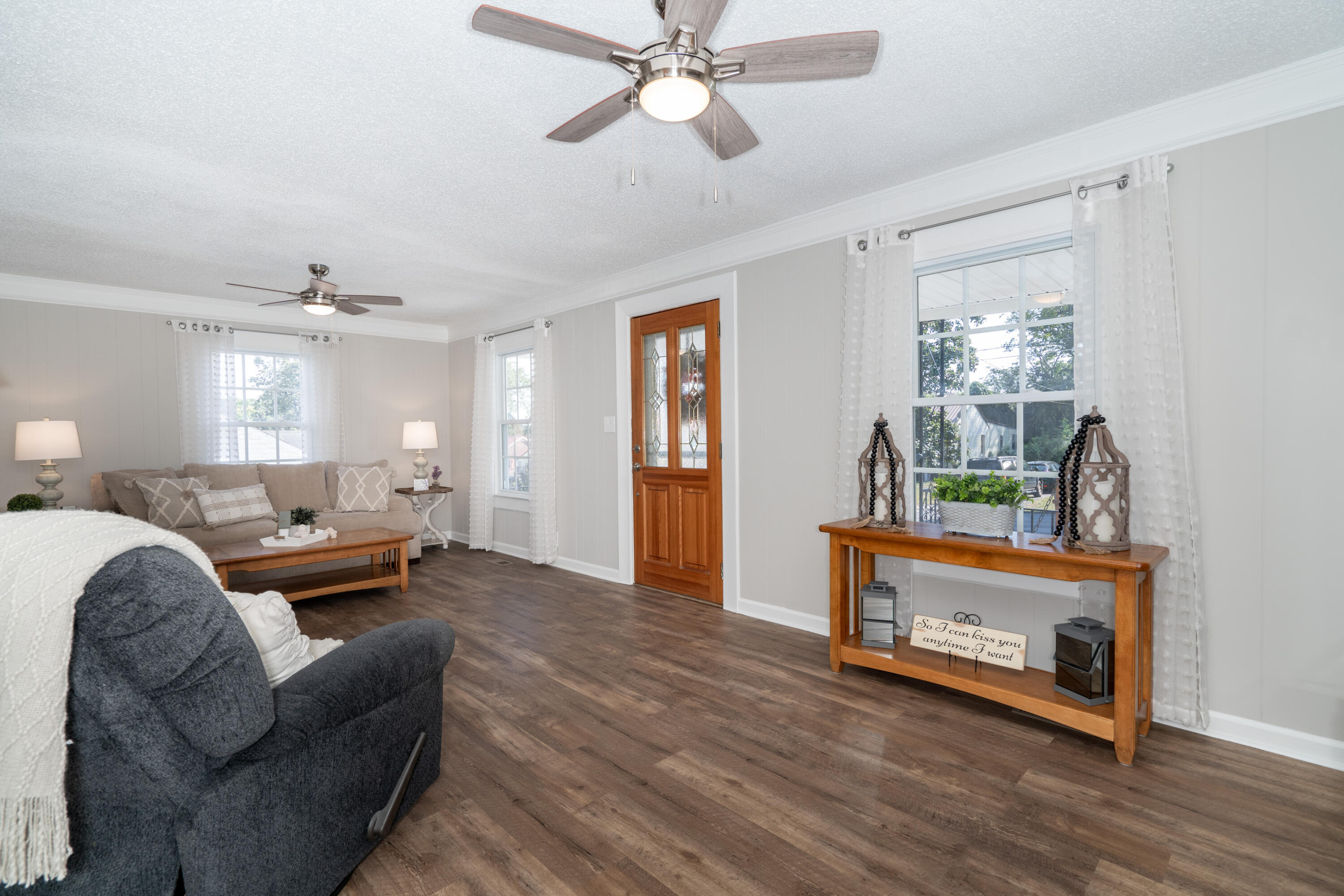 5333 Greenbriar Road Chattanooga, TN 37412 - Photo 5 of 33 Living Room 2