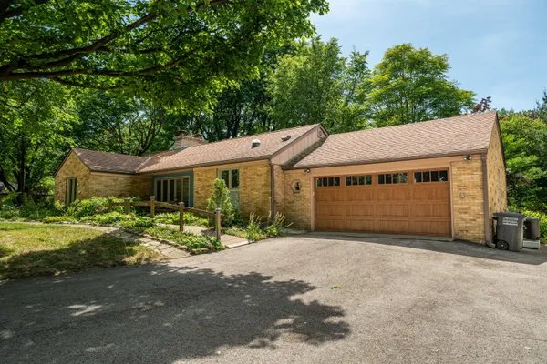 $399,500 | W276N1875 Spring Creek Drive, Pewaukee, WI 53072