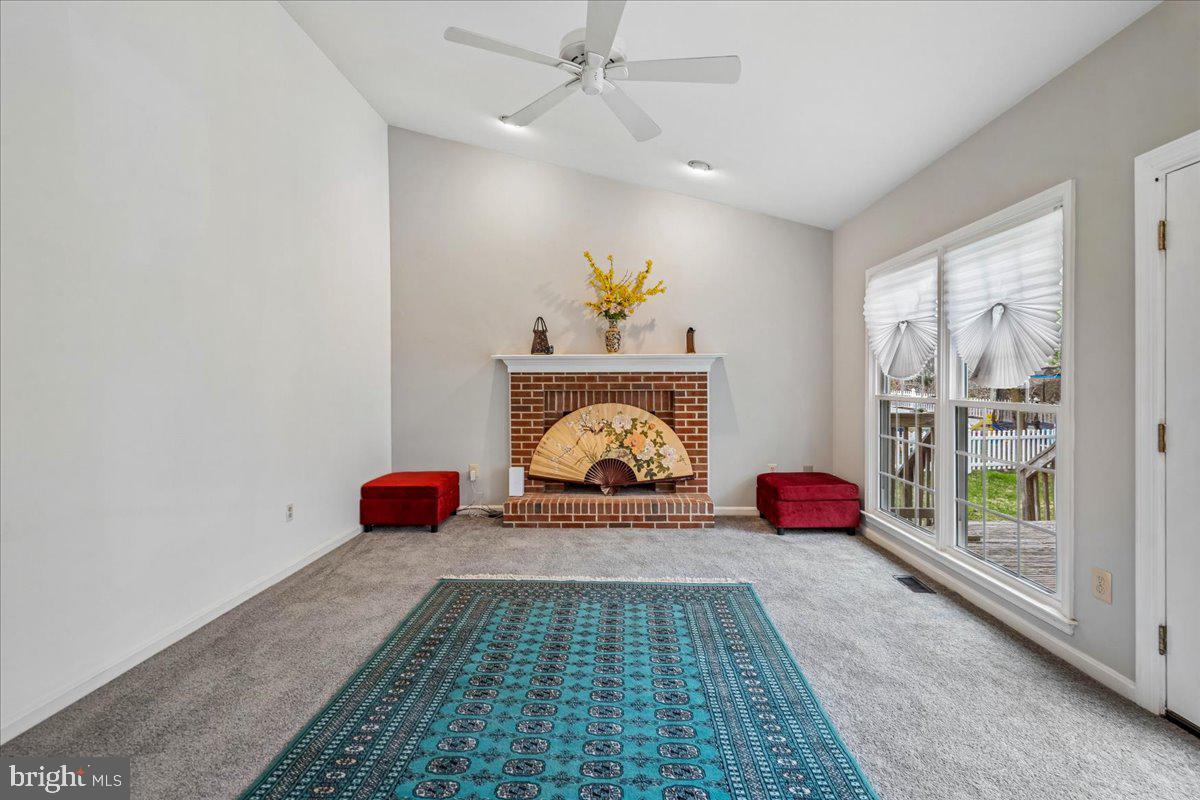 8010 Craddock Road Greenbelt, MD 20770 - Photo 23 of 49 a living room with furniture
