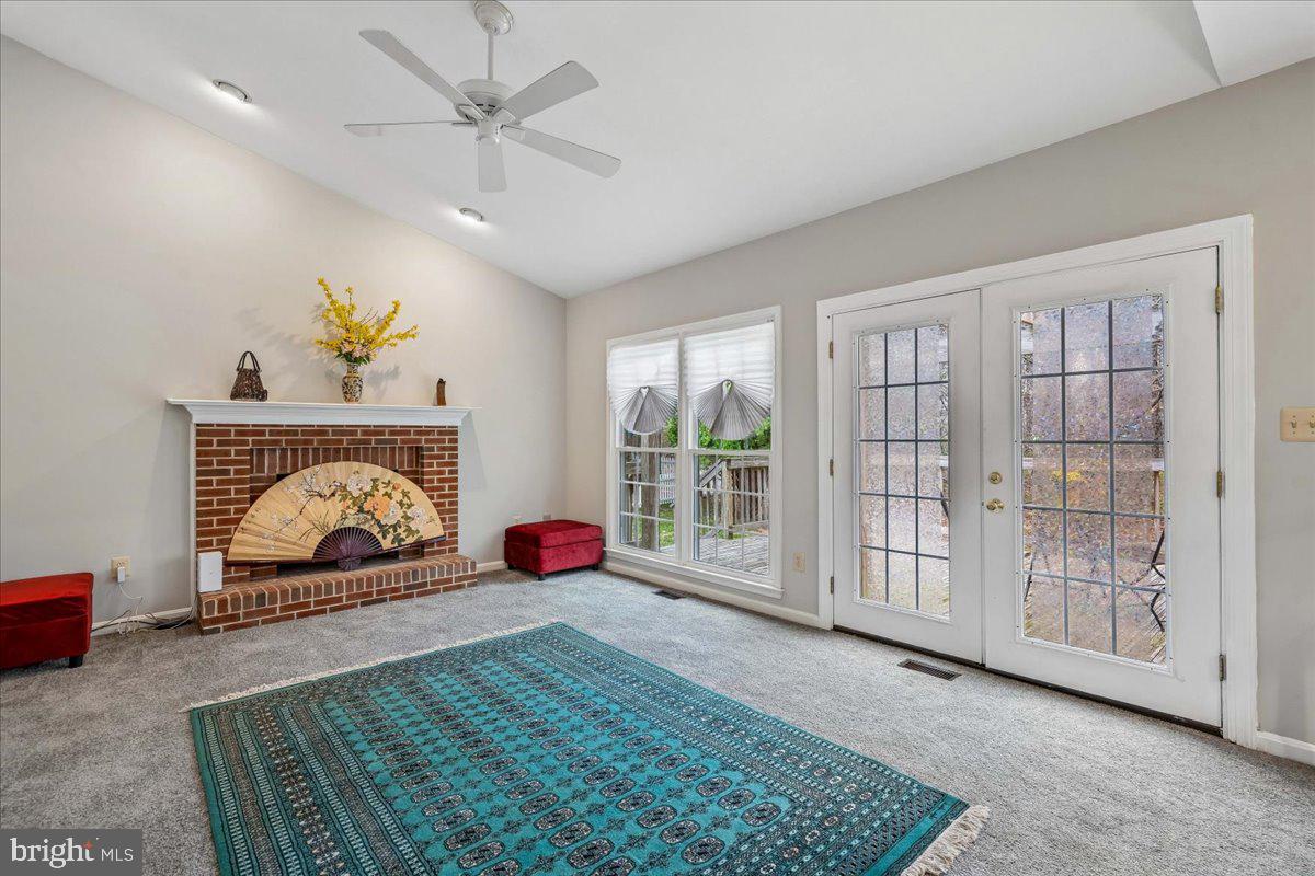 8010 Craddock Road Greenbelt, MD 20770 - Photo 25 of 49 a view of an empty room and window