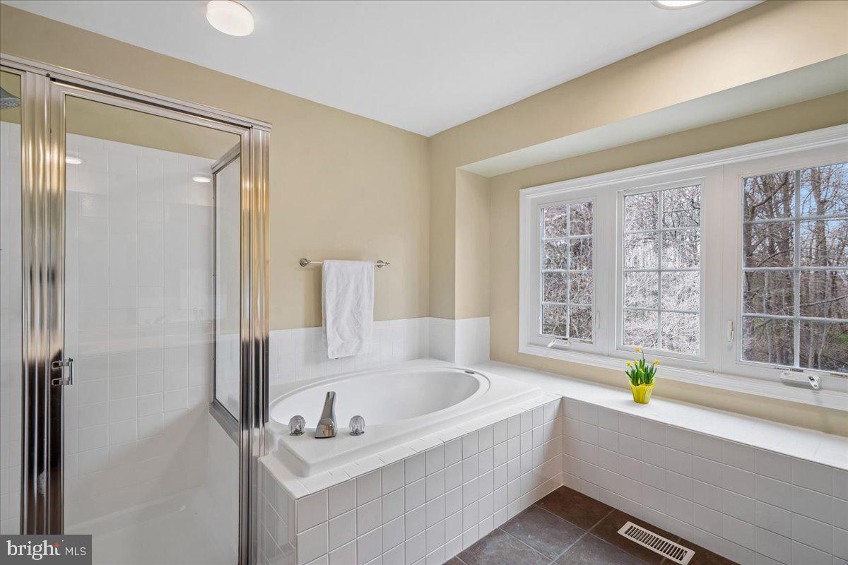 8010 Craddock Road Greenbelt, MD 20770 - Photo 32 of 49 a bathroom with a bathtub a sink and a window
