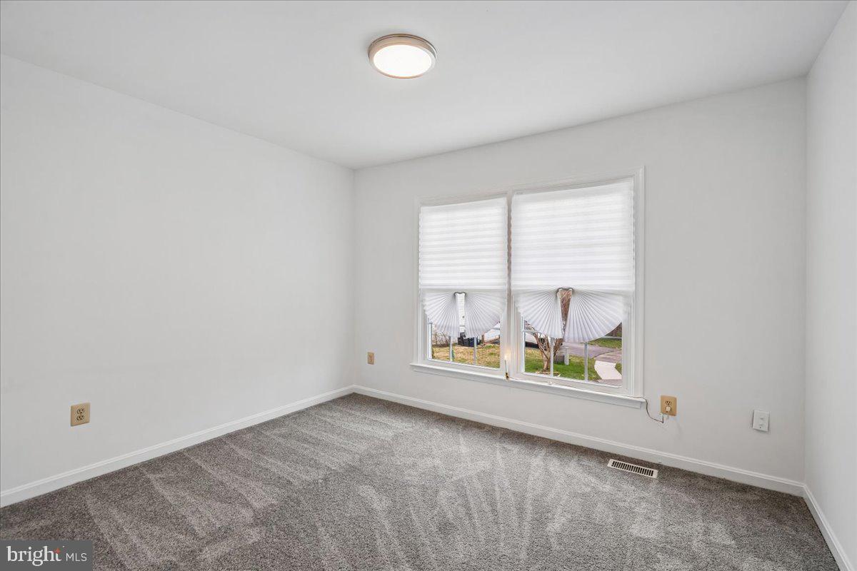 8010 Craddock Road Greenbelt, MD 20770 - Photo 36 of 49 an empty room with window