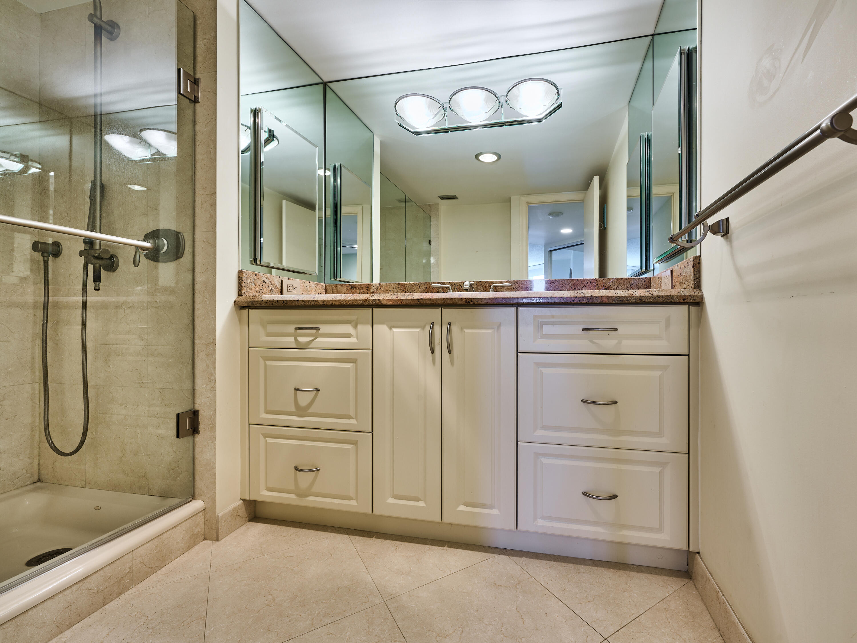 500 South Ocean Boulevard, Unit 2106 Boca Raton, FL 33432 - Photo 17 of 45 BATHROOM