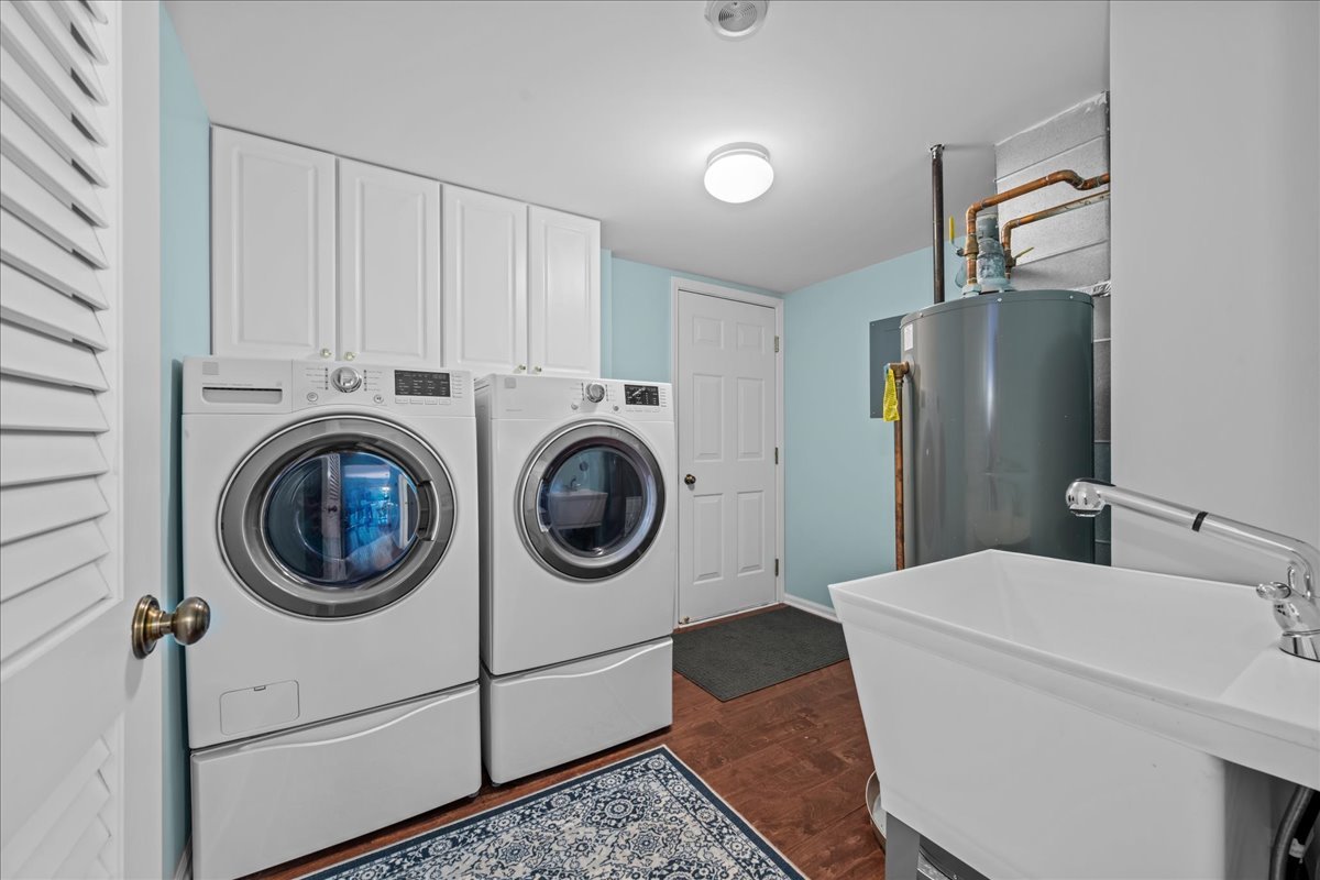 1320 Georgetown Drive Batavia, IL 60510 - Photo 15 of 21 a utility room with dryer and washer