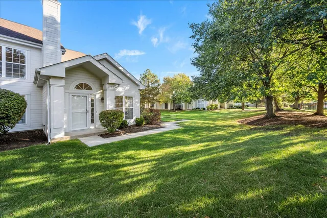 $349,000 | 1320 Georgetown Drive, Batavia, IL 60510