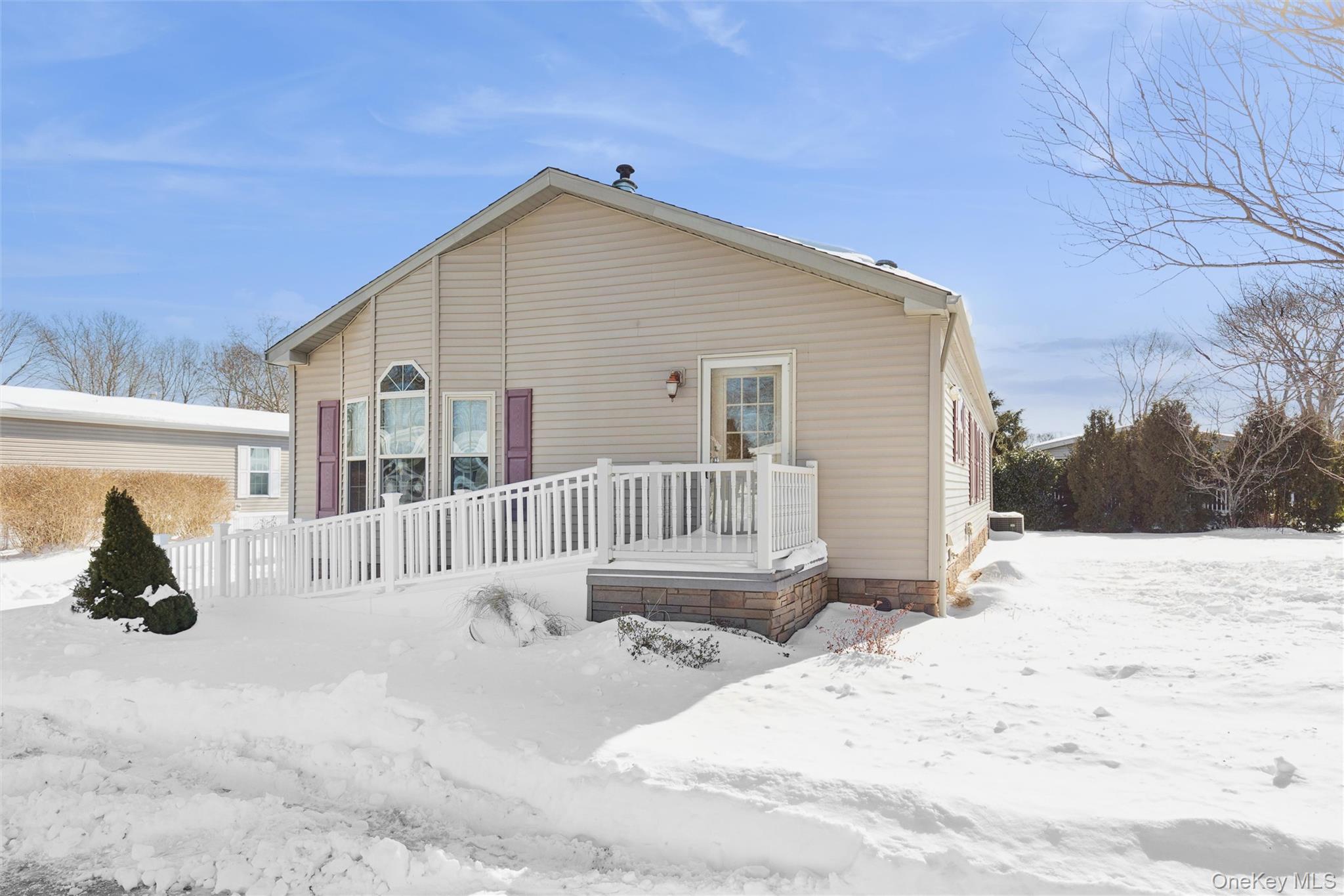 1661 Old Country Road, Unit 353 Riverhead, NY 11901 - Photo 2 of 25