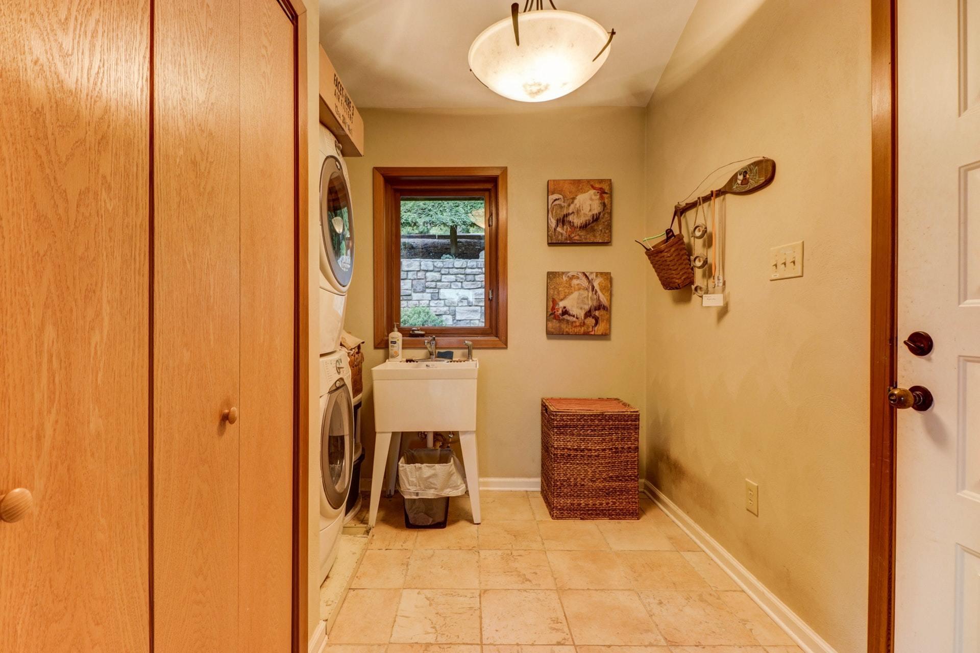 977 Juniper Road Hardy, VA 24101 - Photo 21 of 63 Laundry Room