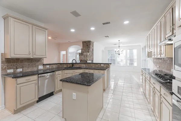 $3,100 | 22 Westwinds Circle, The Woodlands, TX 77382