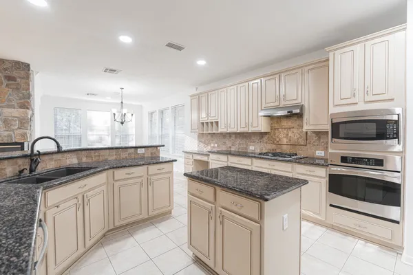$3,100 | 22 Westwinds Circle, The Woodlands, TX 77382