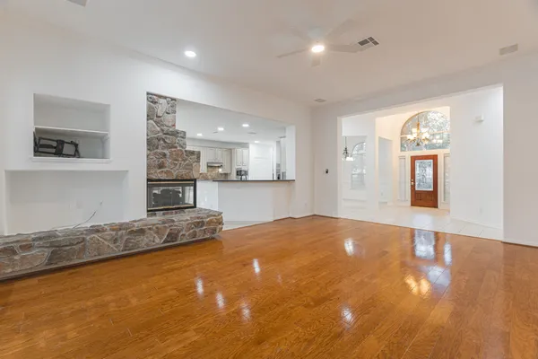 $3,100 | 22 Westwinds Circle, The Woodlands, TX 77382