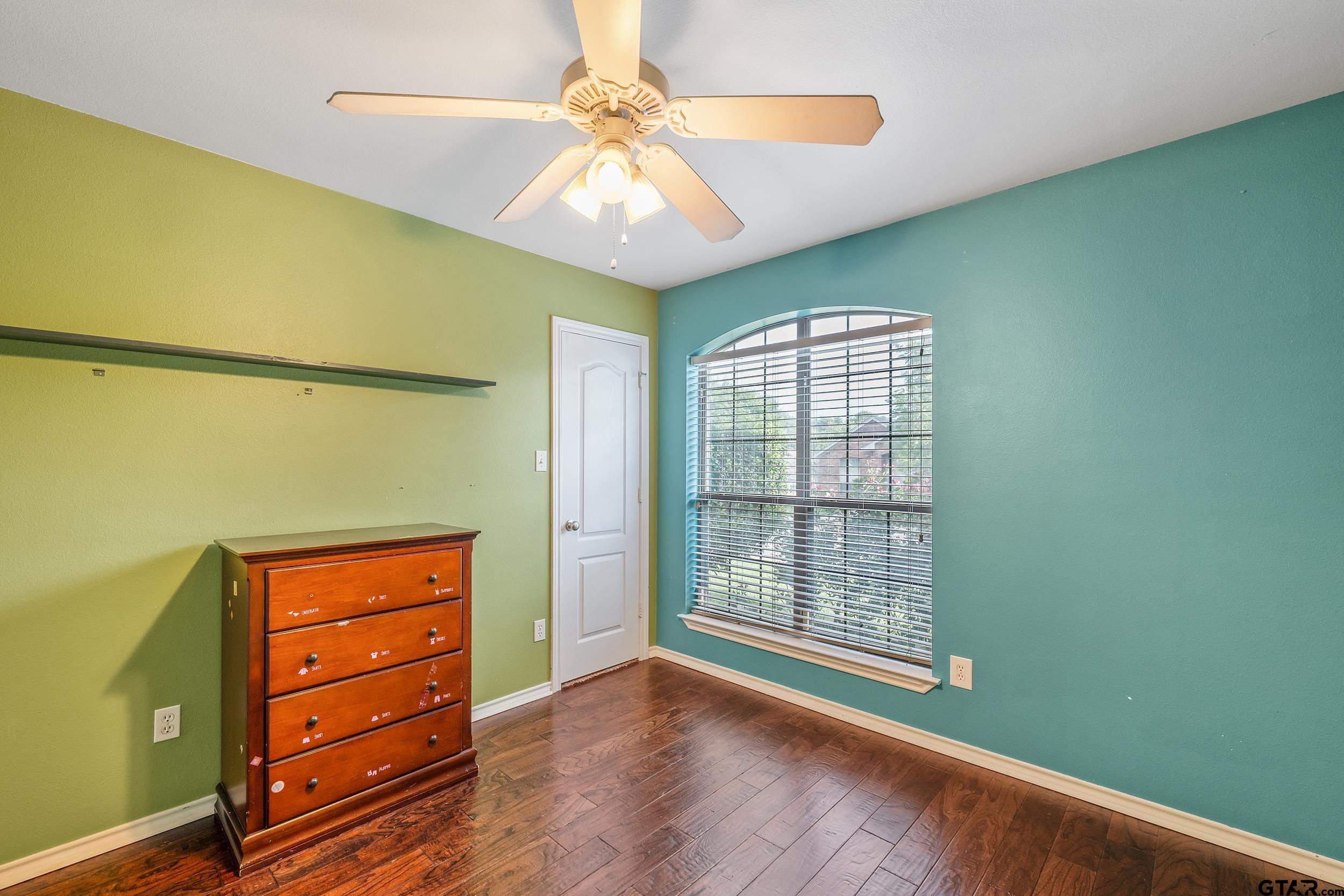 10820 Cactus Trail Flint, TX 75762 - Photo 19 of 29 a view of room with window and wooden floor