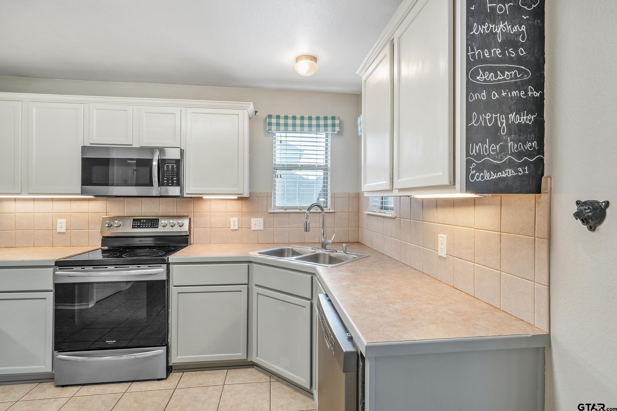 10820 Cactus Trail Flint, TX 75762 - Photo 9 of 29 a kitchen with a sink stove and microwave