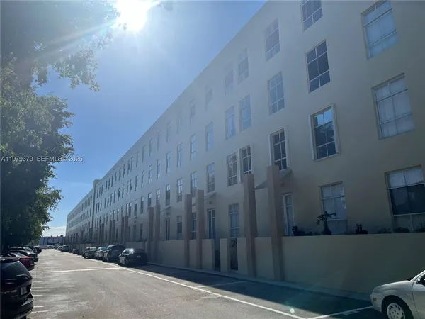 $2,000 | 7420 West 20th Avenue, Unit 449, Hialeah, FL 33016