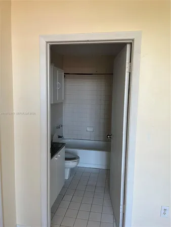 $2,000 | 7420 West 20th Avenue, Unit 449, Hialeah, FL 33016