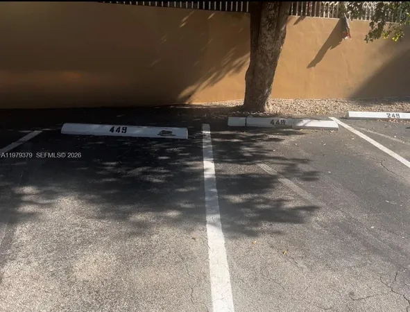 $2,000 | 7420 West 20th Avenue, Unit 449, Hialeah, FL 33016