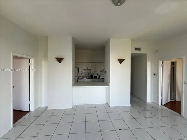$2,000 | 7420 West 20th Avenue, Unit 449, Hialeah, FL 33016