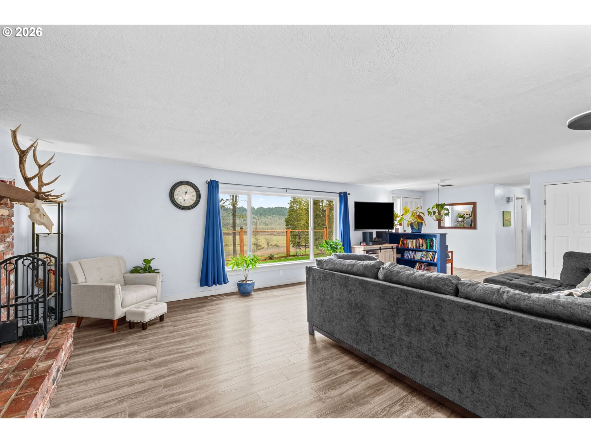 31510 Camas Swale Road Creswell, OR 97426 - Photo 25 of 39 Bedroom