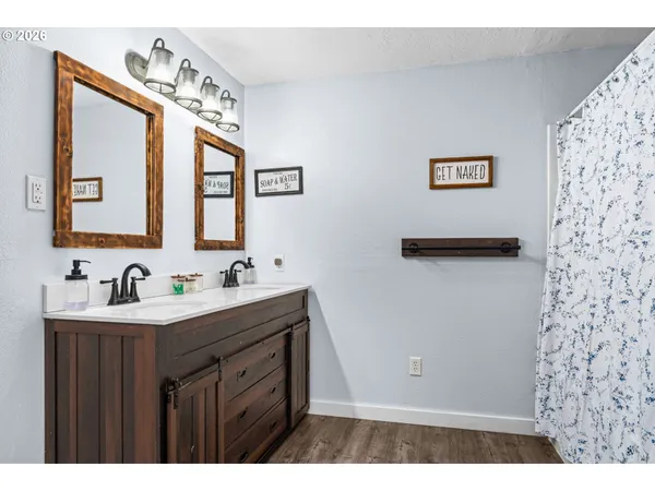 $699,000 | 31510 Camas Swale Road, Creswell, OR 97426