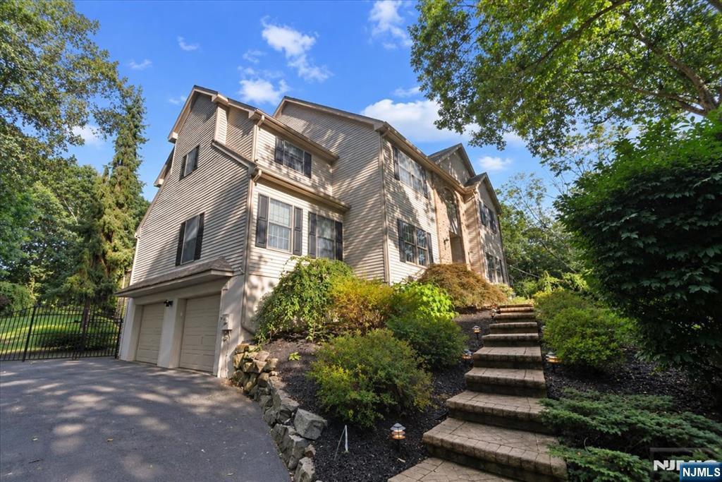 8 Goldfinch Run Butler, NJ 07405 - Photo 1 of 50 Gallery Image 1
