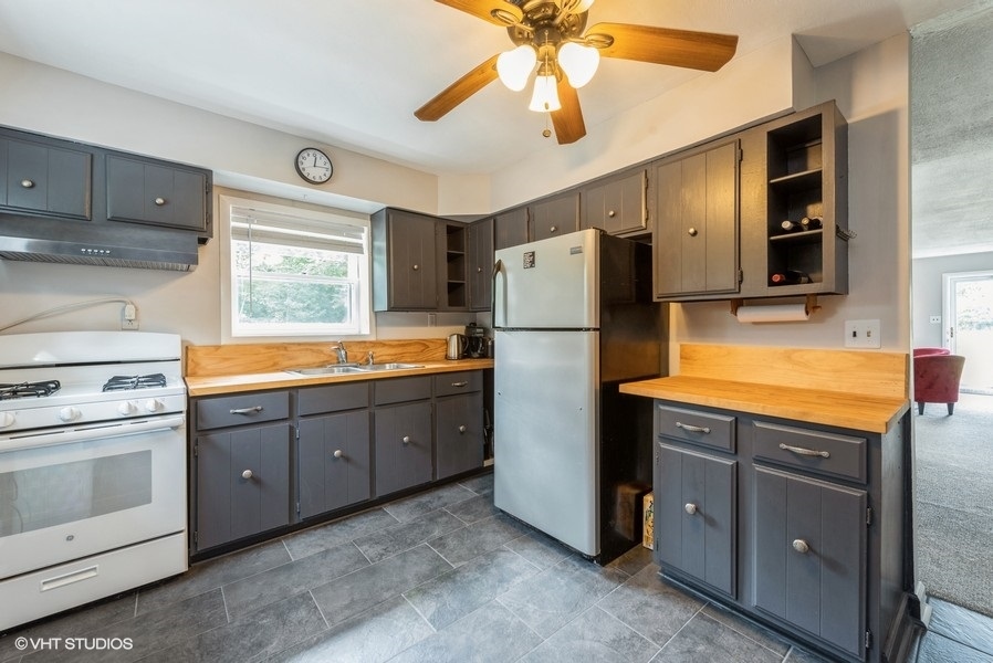 1S866 Green Road Elburn, IL 60119 - Photo 23 of 55 a kitchen with cabinets a refrigerator and a sink